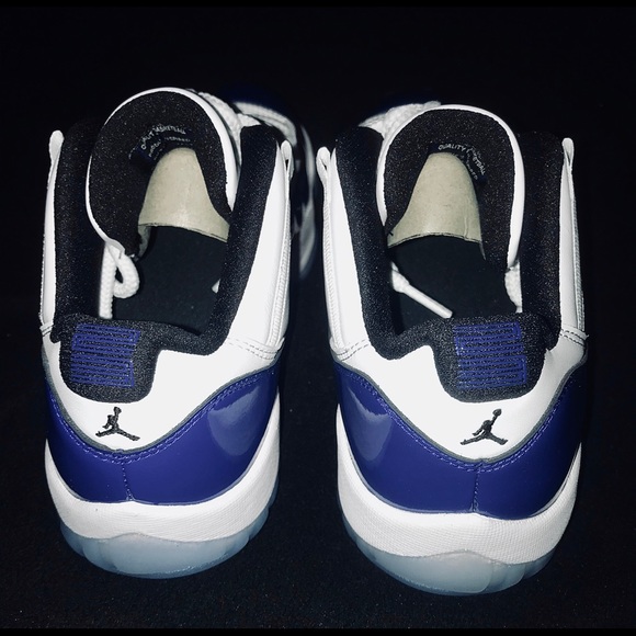 Air Jordan 11 Retro Low - Picture 5 of 6